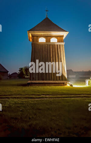 Belfry da Kazimierza Wielka in Tokarnia open-air museum, Polonia Foto Stock