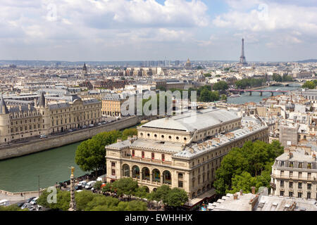 Vista dal banco Saint-Jacques su Parigi. Nella parte anteriore è il Théâtre du Châtelet. Foto Stock