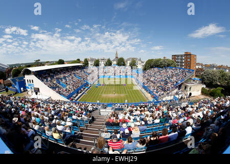 Eastbourne, Regno Unito. Il 26 giugno, 2015. Aegon International Eastbourne spettatori godere giorno di sole nel giorno 6 in Devonshire Park. Credito: Azione Sport Plus/Alamy Live News Foto Stock