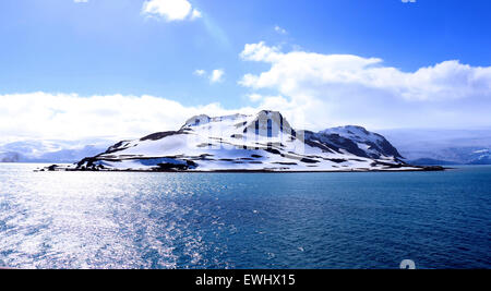 Una giornata di sole su una montagna in Antartide Foto Stock