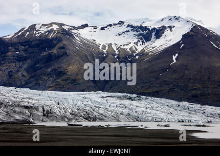 Skaftafell ghiacciaio e fine laguna con gli iceberg Vatnajokull parco nazionale in Islanda Foto Stock