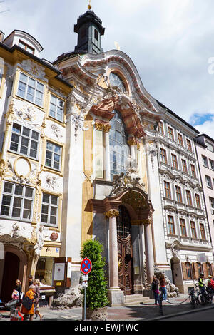 Facciata di San Johann Nepomuk meglio noto come Asam Chiesa Sendlinger Street Monaco di Baviera Baviera Germania Foto Stock