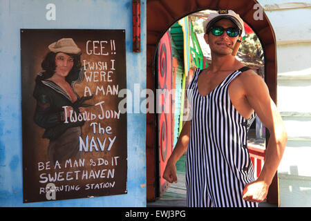 Popeye the Sailor Man at Popeye Village aka Sweethaven Village (il set cinematografico del 1980 musical 'Popeye' ora parco a tema) a Mellieha, Malta Foto Stock