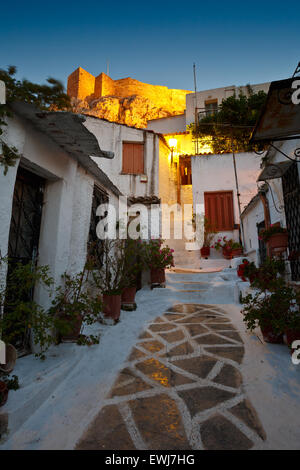 Acropoli come si vede dalle strade di Anafiotika, Atene, Grecia Foto Stock