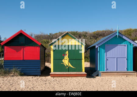 Scatole di balneazione presso la spiaggia di Brighton sulla Port Phillip Bay, Melbourne Foto Stock