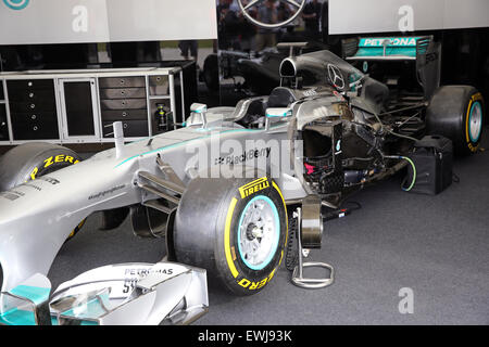 Goodwood, West Sussex, Regno Unito. Il 26 giugno, 2015. Goodwood Festival of Speed è un annuale hill climb dotate di motore storico di veicoli da competizione svoltasi nella motivazione della casa di Goodwood, West Sussex. Credito: Oliver Dixon/Alamy Live News Foto Stock