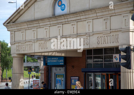 Pool di Coventry Prato stazione bus Foto Stock