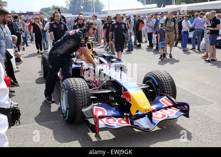 Goodwood, West Sussex, Regno Unito. Il 26 giugno, 2015. Goodwood Festival of Speed è un annuale hill climb dotate di motore storico di veicoli da competizione svoltasi nella motivazione della casa di Goodwood, West Sussex. Credito: Oliver Dixon/Alamy Live News Foto Stock