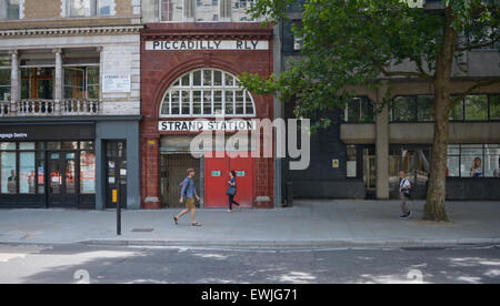 Foto di in disuso stazione della metropolitana ad Aldwych, London, Regno Unito Foto Stock