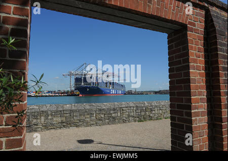 La CMA CGM Kerguelen il terzo contenitore più grande nave al mondo come del 2015 ancorata a Southampton Foto Stock