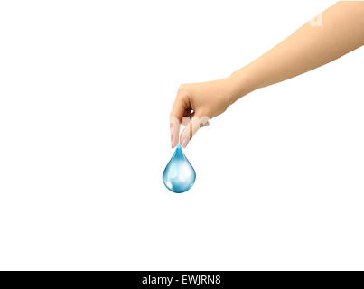 Goccia di acqua in una mano femminile Foto Stock
