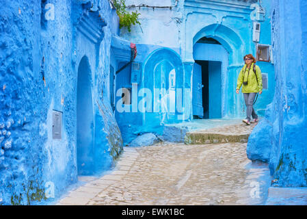 Blu pareti dipinte nella vecchia Medina di Chefchaouen, Marocco, Africa Foto Stock