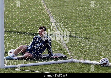 Vina del Mar, Cile. Il 27 giugno, 2015. Argentina del National Team player Lionel Messi partecipa a una sessione di formazione in Vina del Mar, Cile, il 27 giugno 2015. Argentina sarà giocare il 2015 Cile America Cup Semifinal match contro il Paraguay il 30 giugno. Credito: Juan Roleri/TELAM/Xinhua/Alamy Live News Foto Stock