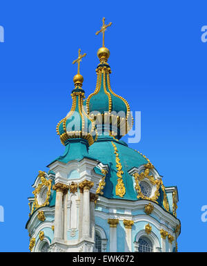 Bella barocca di San Andrea la Chiesa o la Cattedrale di Sant Andrea è stato costruito a Kiev tra il 1747 e il 1754, e disegnato da th Foto Stock