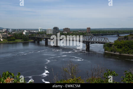 Ottawa, Canada. Il 15 giugno, 2015. Il ponte di Alexandra di Ottawa in Canada, 15 giugno 2015. Foto: CARMEN JASPERSEN/dpa/Alamy Live News Foto Stock