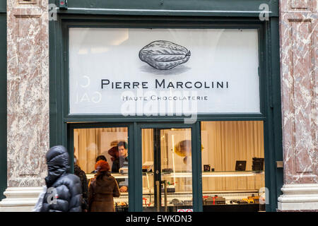 Pierre Marcolini chocolaterie shop presso Galeries Royales di Bruxelles in Belgio. Foto Stock