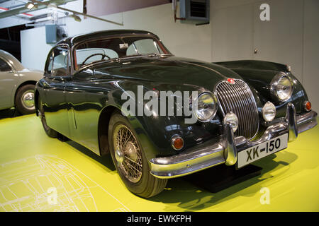 1957 la Jaguar XK150 sul display a Coventry Transport Museum Foto Stock