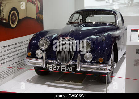 Vintage Jaguar sul display a Coventry Transport Museum Foto Stock