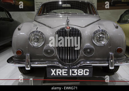 1969 Jaguar 240 sul display a Coventry Transport Museum Foto Stock