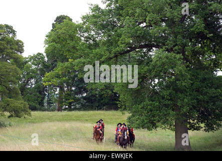 Wallingford, Oxfordshire, Regno Unito. Il 28 giugno, 2015. wallingford assedio wallingford oxon uk 062815 la guerra civile inglese società ri-emanare l assedio di wallingford castle Credito: stuart emmerson/Alamy Live News Foto Stock