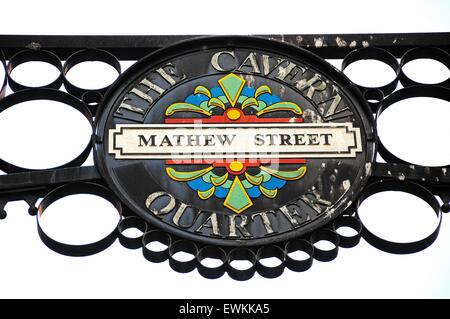 Ferro battuto Mathew Street segno, Cavern Quarter, Liverpool, Merseyside England, Regno Unito, Europa occidentale. Foto Stock
