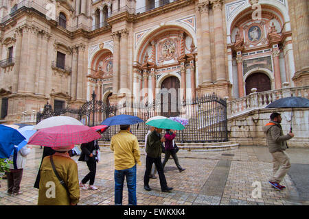 Ingresso principale della cattedrale de Malaga in un pomeriggio piovoso. Foto Stock