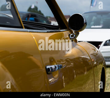 Classico giallo Volkswagen Karman a Volksfest Bristol. Foto Stock