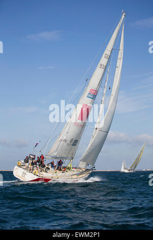 Regno Unito. Il 27 giugno, 2015. Clipper 70 CV09 nel 2015 intorno all isola di credito Gara: Niall Ferguson/Alamy Live News Foto Stock