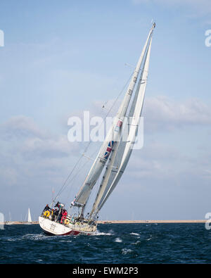 Regno Unito. Il 27 giugno, 2015. Clipper 70 CV03 nel 2015 intorno all isola di credito Gara: Niall Ferguson/Alamy Live News Foto Stock