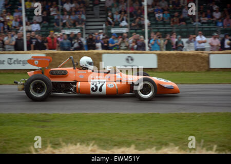 Goodwood, West Sussex, in Inghilterra, Regno Unito. Il 28 giugno, 2015. Goodwood Festival of Speed. Goodwood Festival of Speed è un annuale hill climb dotate di motore storico di veicoli da competizione svoltasi nella motivazione della casa di Goodwood, West Sussex. Credito: mainpicture/Alamy Live News Foto Stock