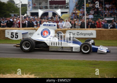 Goodwood, West Sussex, in Inghilterra, Regno Unito. Il 28 giugno, 2015. Goodwood Festival of Speed. Goodwood Festival of Speed è un annuale hill climb dotate di motore storico di veicoli da competizione svoltasi nella motivazione della casa di Goodwood, West Sussex. Credito: mainpicture/Alamy Live News Foto Stock