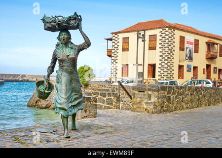 Fisher donna statua, Puerto de la Cruz, Tenerife, Isole Canarie, Spagna Foto Stock