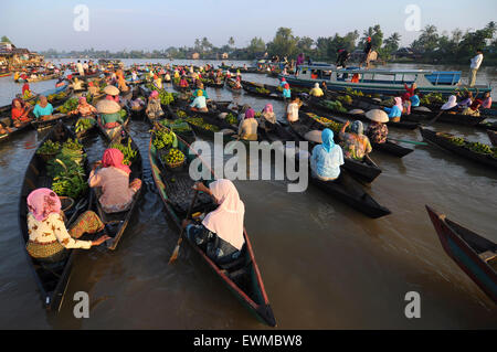 Lok Baintan Agosto 2012. Sabato mattina attività a Lok Baintan mercato galleggiante. Foto Stock