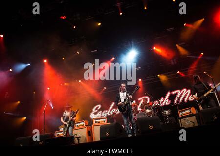 Eagles of Death Metal esegue live at Pinkpop Festival 2015 in Paesi Bassi © Roberto Finizio / Alamy Live News Foto Stock