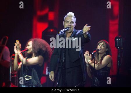 Robbie Williams esegue live at Pinkpop Festival 2015 in Paesi Bassi © Roberto Finizio Foto Stock