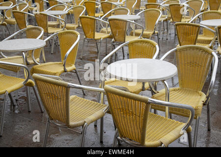 Cafe i tavoli e le sedie in San Marcos - Piazza San Marco Venezia Italia Foto Stock