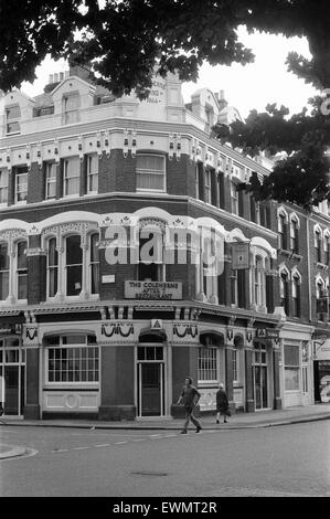 Il Coleherne dopo 7 ristorante, Coleherne Road, Earls Court, Londra, SW7, 11 settembre 1971. Foto Stock