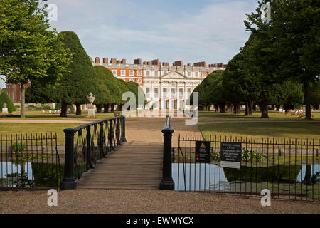 East Molesey, Regno Unito. Il 29 giugno, 2015. Hampton Court Palace sulla giornata della stampa. Credito: Keith Larby/Alamy Live News Foto Stock