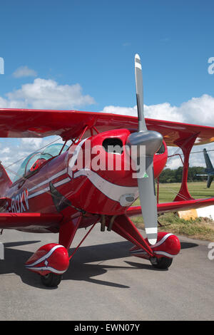 Pitts S-1S speciale biplano acrobatico registrazione G-BOXV Foto Stock