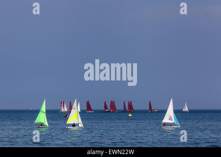 Derive vela off Bembridge sull'Isola di Wight Foto Stock