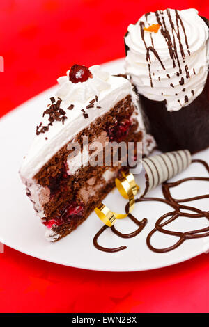 Due fette di cioccolato pasticcini Foto Stock