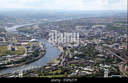 Vista aerea del Fiume Tyne, Gateshead e Newcastle upon Tyne, Regno Unito