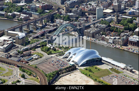 Vista aerea del Fiume Tyne, Gateshead e Newcastle upon Tyne, Regno Unito Foto Stock