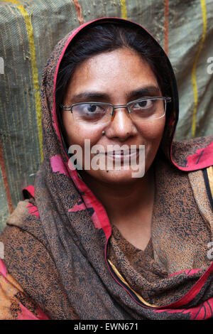 Ritratto di una donna pakistana, 39 anni, a Lahore, in Pakistan Foto Stock