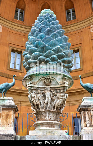 I Musei Vaticani (Italiano: Musei Vaticani) sono i musei della Città del Vaticano e sono situati all'interno della città limiti. Foto Stock