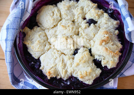 Cobbler di frutta dolce appena fuori del forno Foto Stock