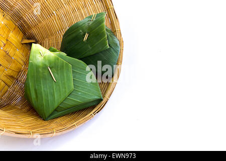 Banana lasciare imballaggio bianca isolata Foto Stock