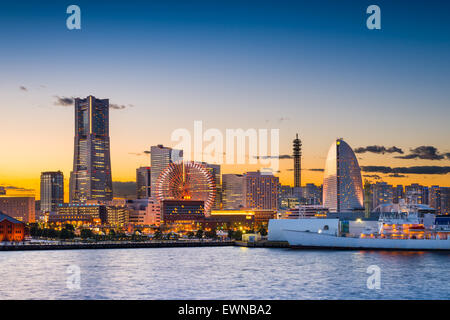 Yokohama, Giappone skyline al tramonto. Foto Stock