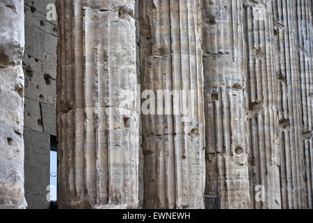 Il Tempio di Adriano (o Hadrianeum o Adriano) è un tempio romano che si trova a Roma, in Piazza di Pietra Foto Stock