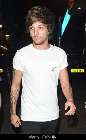 Louis Tomlinson visto fuori e circa partying a Londra presso il Cirque du Soir nightclub di Mayfair. Dotato di: Louis Tomlinson dove: Londra, Regno Unito quando: 23 Apr 2015 Foto Stock